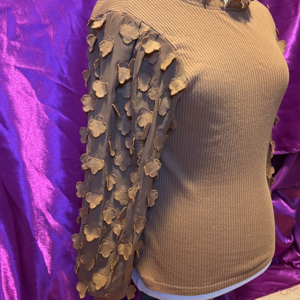 Estudio Moda size L brownish long sheer sleeves. Unique design c